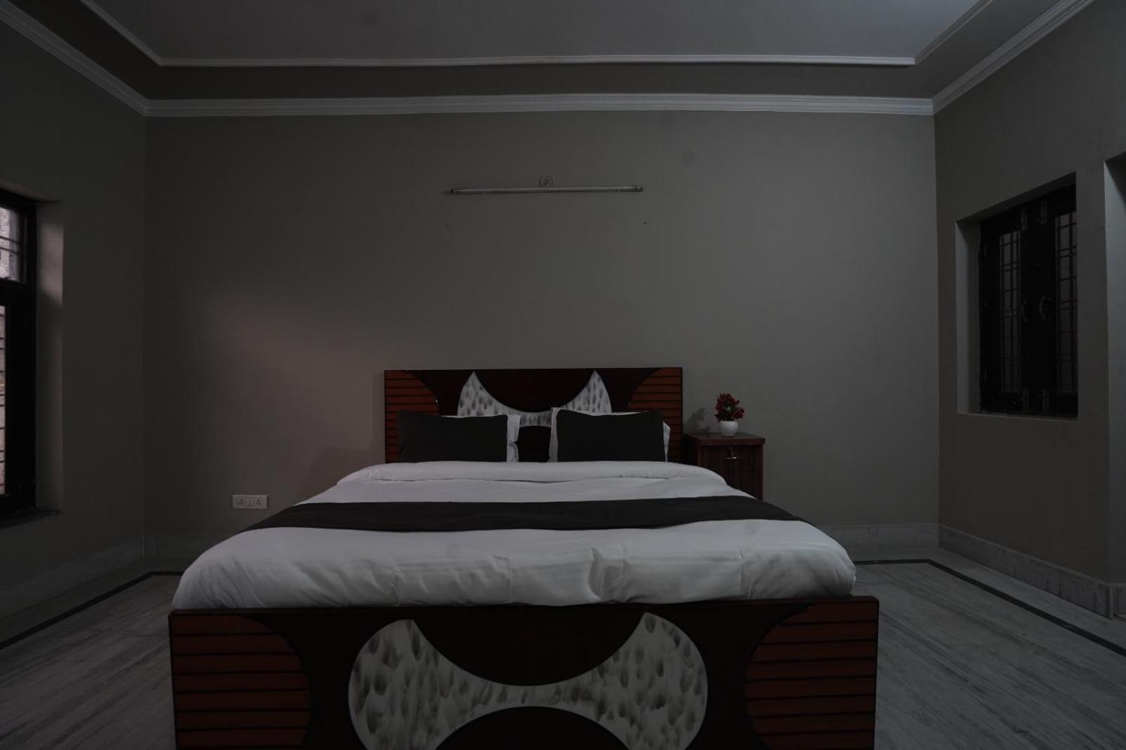 Play-Sunflower Omega-1 Couple Friendly Greater Noida Exterior foto