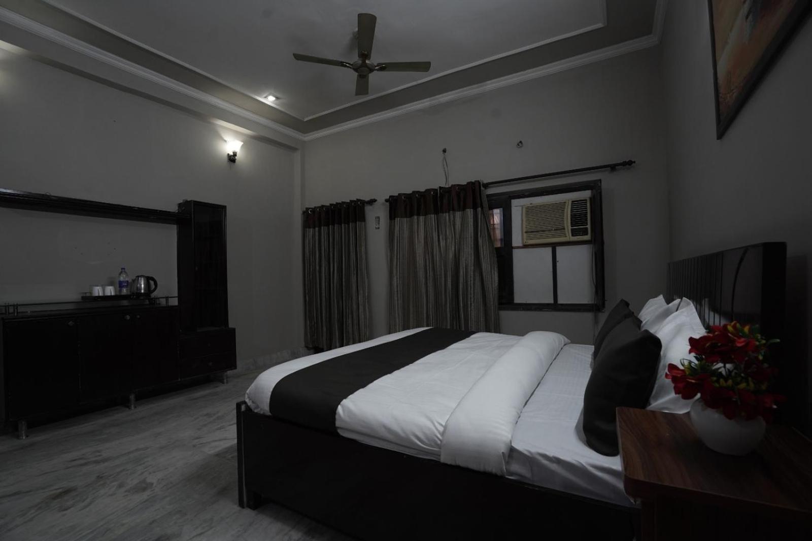 Play-Sunflower Omega-1 Couple Friendly Greater Noida Exterior foto